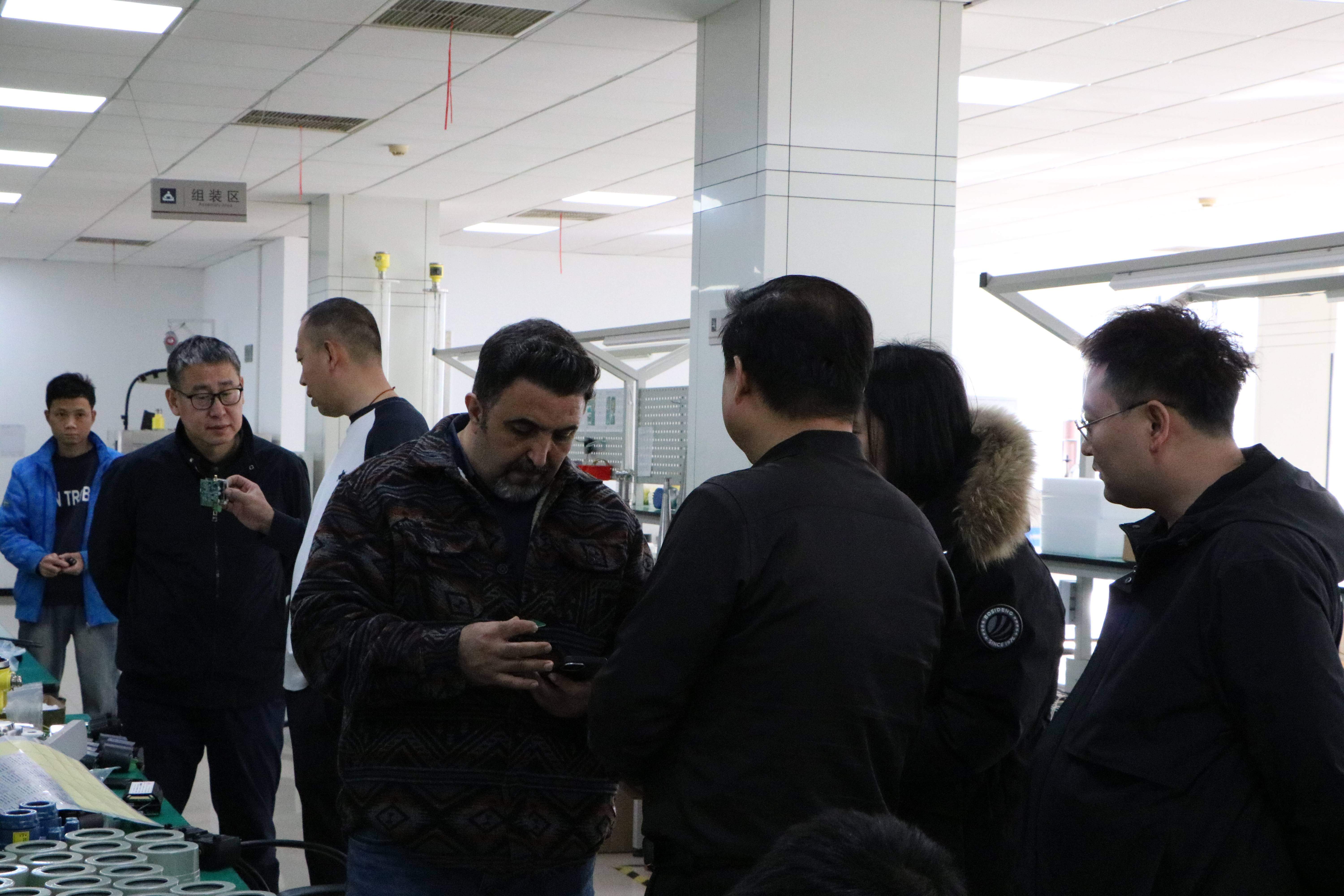 伊朗客戶到訪精誠瑞博，深入探討80G調(diào)頻雷達(dá)物位計(jì)及其他產(chǎn)品合作
