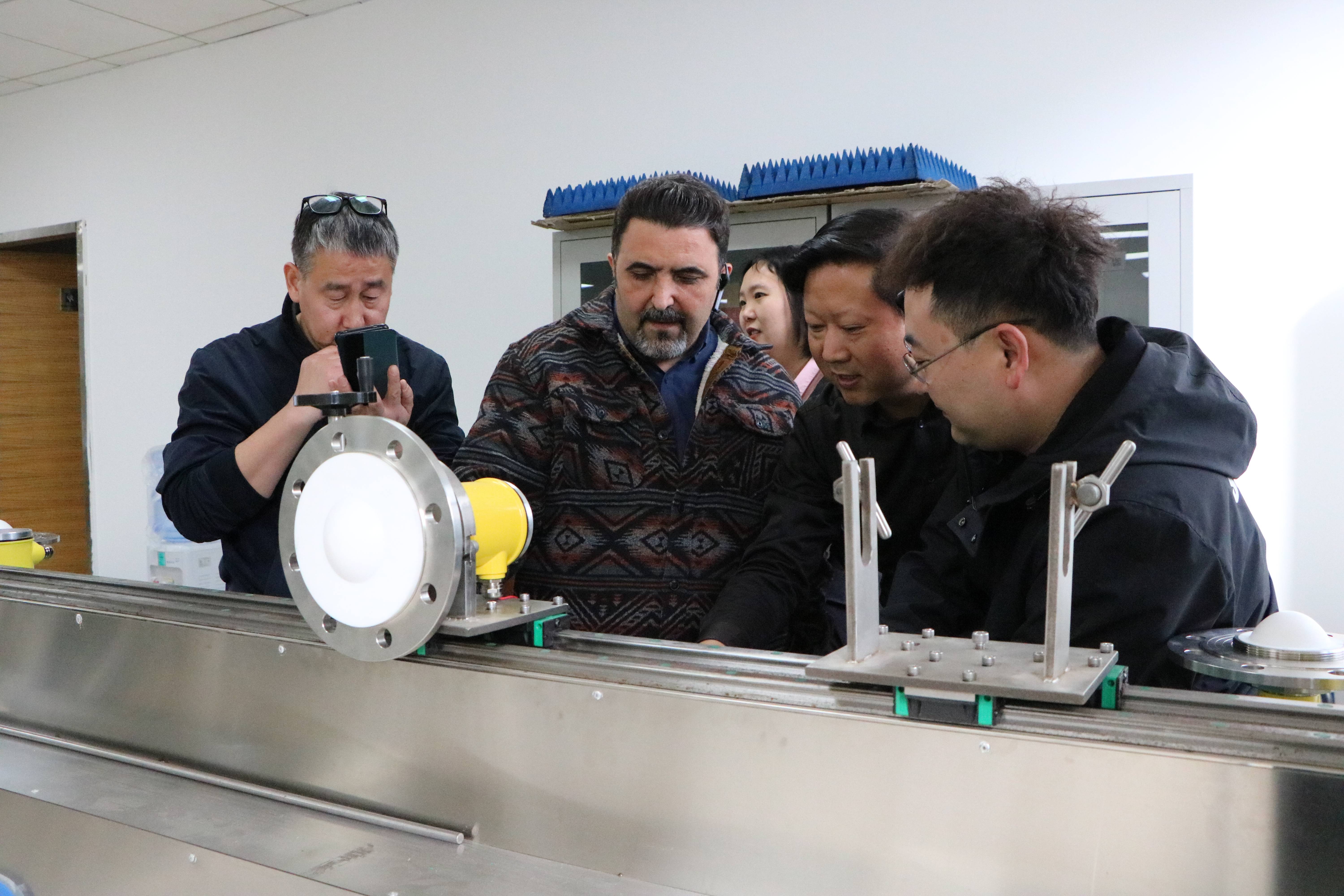 伊朗客戶到訪精誠瑞博，深入探討80G調(diào)頻雷達(dá)物位計(jì)及其他產(chǎn)品合作