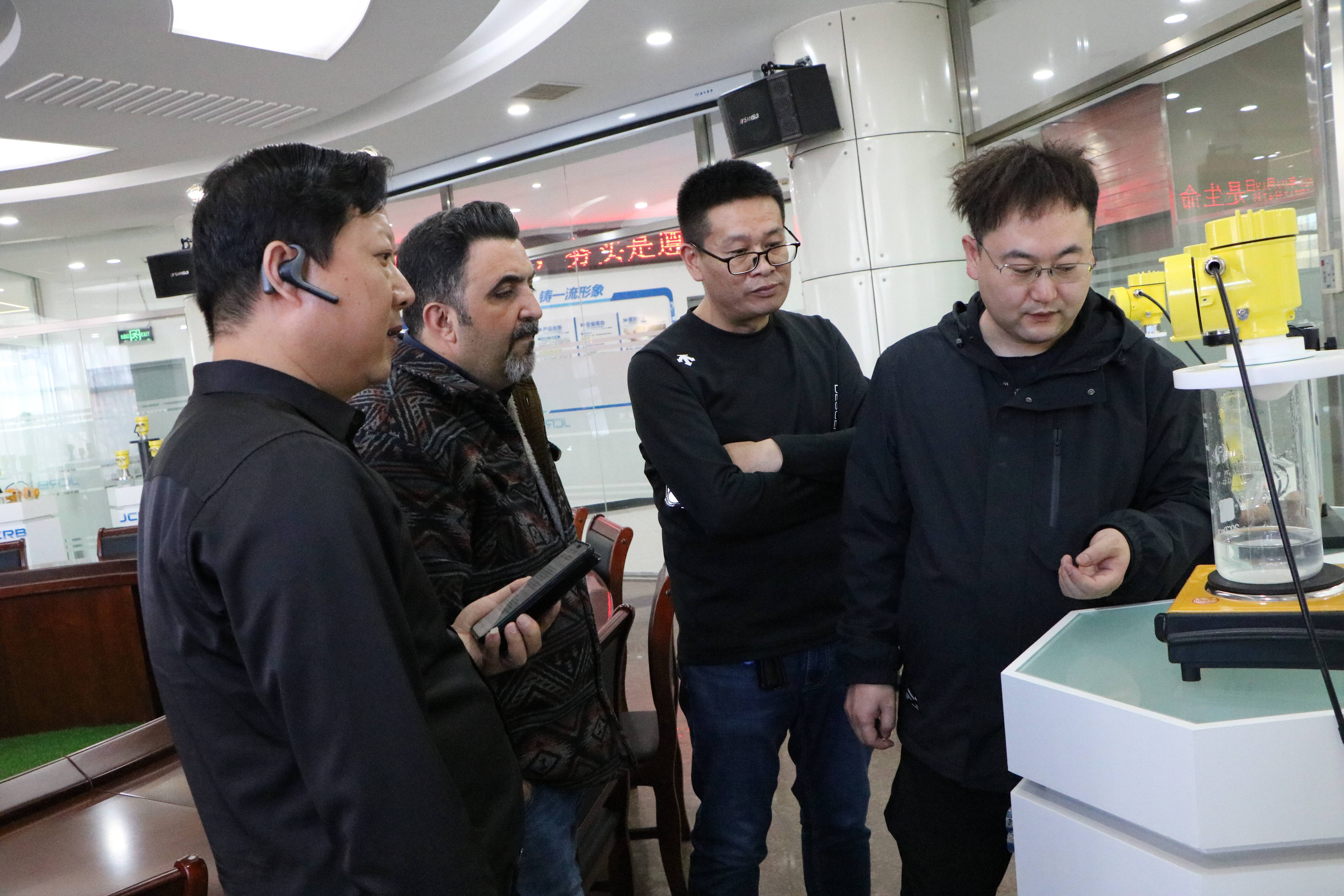 伊朗客戶到訪精誠瑞博，深入探討80G調(diào)頻雷達(dá)物位計(jì)及其他產(chǎn)品合作